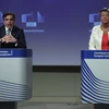 Ủy viên Nội vụ châu Âu Ylva Johansson (phải), Phó Chủ tịch Ủy ban Châu Âu Margaritis Schinas (trái) tại cuộc họp báo ở Brussels, Bỉ, ngày 24/7. (Ảnh: AFP/TTXVN)