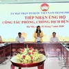 Quang cảnh buổi lễ tiếp nhận nhận ủng hộ phòng, chống dịch COVID-19. (Ảnh: Nguyễn Thắng/TTXVN)