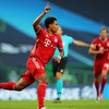 Serge Gnabry lập cú đúp cho Bayern,