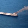 Tàu chở dầu bị bốc cháy. (Nguồn: timesnownews)