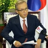 Đại sứ Hàn Quốc tại ASEAN Lim Sungnam trả lời phóng viên TTXVN. (Ảnh: Hải Ngọc/TTXVN)
