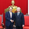 Thường trực Ban Bí thư Trần Quốc Vượng tiếp Đại sứ Hàn Quốc tại Việt Nam. (Ảnh: Phương Hoa/TTXVN)