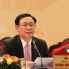 Ủy viên Bộ Chính trị, Bí thư Thành ủy Vương Đình Huệ trả lời các câu hỏi của phóng viên tại buổi họp báo. (Ảnh: Văn Điệp/TTXVN)