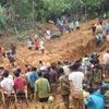 [Photo] Tìm thấy 6 thi thể trong một gia đình bị vùi lấp ở Quảng Trị