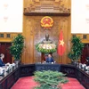 Thủ tướng Nguyễn Xuân Phúc tiếp Tổng Giám đốc Cơ quan tài chính phát triển Hoa Kỳ Adam Boehler.. (Ảnh: Thống Nhất/TTXVN)