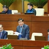 Bộ trưởng Bộ Kế hoạch và Đầu tư Nguyễn Chí Dũng giải trình làm rõ vấn đề đại biểu Quốc hội nêu. (Ảnh: Phương Hoa/TTXVN)