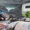 Lâm Đồng: Xe bồn chở gas gãy đôi sau khi tông vào nhiều nhà dân