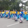 Diễu hành tại Lễ hội Áo dài 'Hương sắc Tràng An.' (Ảnh: Nguyễn Cúc/TTXVN)