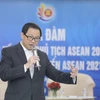 Ông Triệu Minh Long, Vụ trưởng Vụ Hợp tác quốc tế (Bộ Thông tin và Truyền thông) trình bày Kế hoạch tuyên truyền ASEAN giai đoạn 2021-2025. (Ảnh: Minh Quyết/TTXVN)