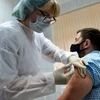 COVID-19: Ukraine, Belarus thông qua kế hoạch tiêm phòng vắcxin 