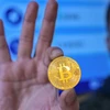 Đồng tiền điện tử Bitcoin lần đầu tiên vượt mốc 34.000 USD