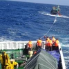Khánh Hòa: Tàu Kiểm ngư tiến hành lai dắt tàu cá bị nạn vào bờ