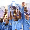 [Video] Manchester City ăn mừng tưng bừng trên bục nhận cúp vô địch