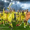 Cầu thủ Villarreal ăn mừng cùng người hâm mộ. (Nguồn: Villarreal)