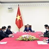 Thủ tướng Phạm Minh Chính điện đàm với Thủ tướng Quốc vụ viện Trung Quốc Lý Khắc Cường. (Ảnh: Dương Giang/TTXVN)