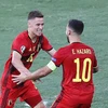Thorgan Hazard ăn mừng cùng anh trai Eden sau khi lập siêu phẩ vào lưới Bồ Đào Nha. (Nguồn: AFP)