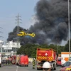 Khói bốc lên từ hiện trường vụ nổ tại cơ sở hoá chất ở thành phố Leverkusen, miền Tây Đức, ngày 27/7. (Ảnh: THX/TTXVN)