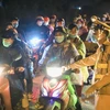 Hà Nội: Kịp thời hỗ trợ người dân từ phía Nam về quê di chuyển qua