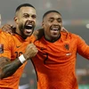 Bergwijn (phải) và Depay giúp Hà Lan giành vé dự VCK World Cup 2022. (Nguồn: Getty Images)