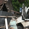 Bình Phước: Xe tải mất lái đâm vào nhà dân khiến 2 người thương vong