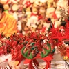 Hà Nội: Phố Hàng Mã vắng người mua sắm đồ Giáng sinh 2021