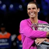 Nadal trên bục vinh danh tại Australian Open 2022. (Nguồn: Getty Images)