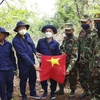 Đội K73 nỗ lực tìm kiếm đồng đội hy sinh trên nước bạn Campuchia