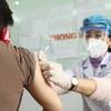 Bình Dương tập trung tiêm vaccine mũi 3 cho người lao động quanh KCN