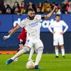 Benzema sút trượt 2 quả 11m, Real vẫn thắng để cận kề ngôi vương