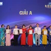 Các tác giải nhận giải A Giải thưởng Báo chí Thông tấn xã Việt Nam năm 2021. (Ảnh: Minh Anh/Vietnam+)