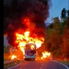 Khánh Hòa: Xe khách cháy rụi, 44 hành khách kịp thời thoát nạn