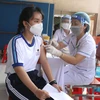 Tiêm vaccine ngừa COVID-19 cho học sinh. (Ảnh: Lê Thúy Hằng/TTXVN)