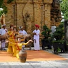 [Photo] Quyến rũ vũ điệu Chăm dưới chân Tháp Bà Ponagar