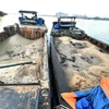 Bắt giữ nhiều phương tiện bơm hút cát trái phép trên sông Đồng Nai