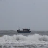 Quảng Trị: Ứng cứu kịp thời 3 ngư dân trên 2 ghe bị chìm trên biển