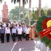 [Photo] Chủ tịch Quốc hội dâng hương tưởng niệm Chủ tịch Hồ Chí Minh