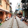Hà Nội: Yêu cầu không tổ chức tour đến phố càphê đường tàu