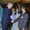 Bộ trưởng Bộ Giáo dục và Đào tạo Nguyễn Kim Sơn đón Thủ tướng Séc Petr Fiala tại Sân bay Quốc tế Nội Bài. (Ảnh: Minh Đức/TTXVN)