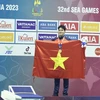 Kình ngư Trần Hưng Nguyên lập 'hat-trick Vàng' tại SEA Games 32