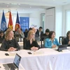 Bà Luisa Bernal (ngoài cùng bên phải), chuyên gia tài chính và phát triển bền vững, Văn phòng UNDP tại Geneva phát biểu tại hội thảo. (Ảnh: Văn Tuấn/TTXVN)