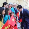 Chủ tịch nước Võ Văn Thưởng gặp gỡ cán bộ, nhân viên Đại sứ quán và cộng đồng người Việt Nam tại Italy. (Ảnh: Thống Nhất/TTXVN)
