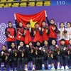 Đội tuyển Cầu mây 4 người Nữ Việt Nam trên bục huy chương cùng Đội tuyển Indonesia, Lào và đội tuyển Trung Quốc. (Ảnh: Hoàng Linh/TTXVN)