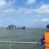 Lực lượng Cảnh sát Biển dẫn giải một tàu chở dầu DO không rõ nguồn gốc về cảng. (Ảnh minh họa: TTXVN phát)