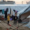 Trẻ em trại tị nạn của UNRWA tại thành phố Khan Younis, Dải Gaza ngày 1/11/2023. (Ảnh: THX/TTXVN)
