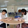 Lưu học sinh Lào ôn bài tại thư viện. (Ảnh minh họa: Hữu Quyết/TTXVN)