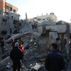 Cảnh đổ nát sau vụ oanh kích của Israel xuống trại tị nạn Maghazi, miền Trung Gaza ngày 11/12/2023. (Ảnh: THX/TTXVN)