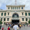 Khu vực Bưu điện Thành phố Hồ Chí Minh (Quận 1) được nhiều người dân tìm tới để vui chơi, tham quan. (Ảnh: Thu Hương/TTXVN)