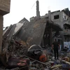 Căn nhà bị phá hủy sau vụ không kích của Israel xuống trại tị nạn Al-Maghazi ở Dải Gaza ngày 1/1/2024. (Ảnh: THX/TTXVN)