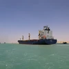 Hoạt động vận chuyển qua kênh đào Suez. (Ảnh Nguyễn Trường/TTXVN)