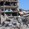 Một tòa nhà bị phá hủy sau cuộc không kích của Israel xuống Dải Gaza ngày 6/1/2024. (Ảnh: THX/TTXVN)